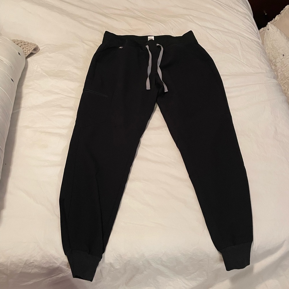 FIGS Zamora jogger